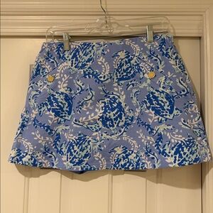 VGUC Lilly Pulitzer 
Blue and White Patterned Skort